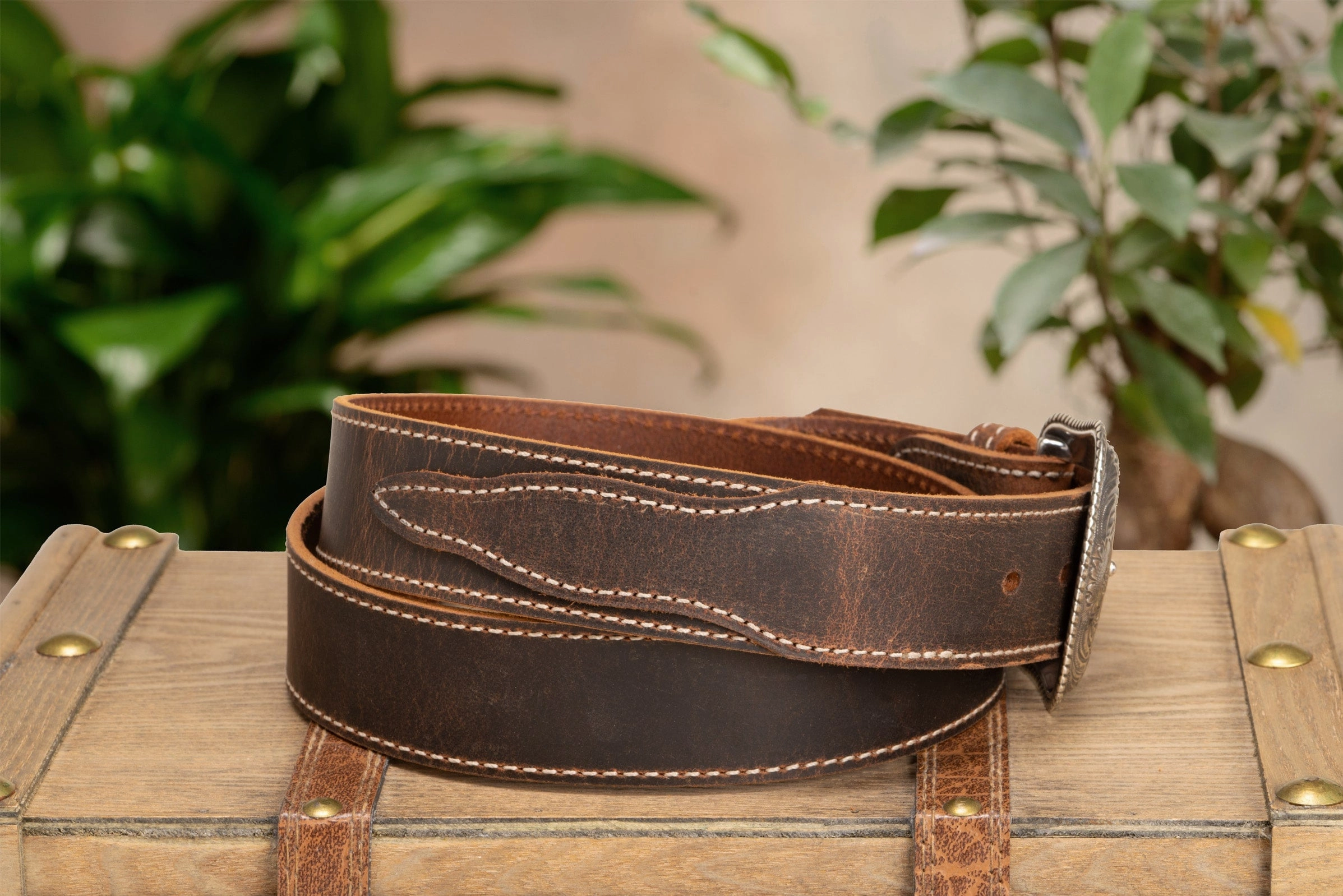 The Crazy Horse: Men's Oil Tanned Stitched Western Leather Belt 1.50" With Scalloped Ends